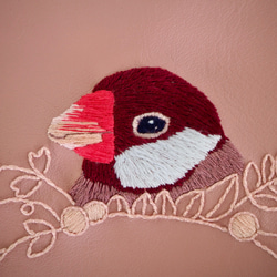 【受注製作】小鳥の刺繍財布 コンパクトL字ファスナー財布　文鳥　カード収納多　長財布に変更可　水色とピンク生地を選べる 3枚目の画像