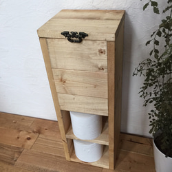 サイズオーダー可】【引取可能】無垢材 縦型のトイレ収納棚 目隠し扉付