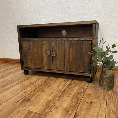 アンティーク　ダークブラウン木製キャビネット　TV収納可能 アンティーク ダークブラウン木製キャビネット TV収納可能