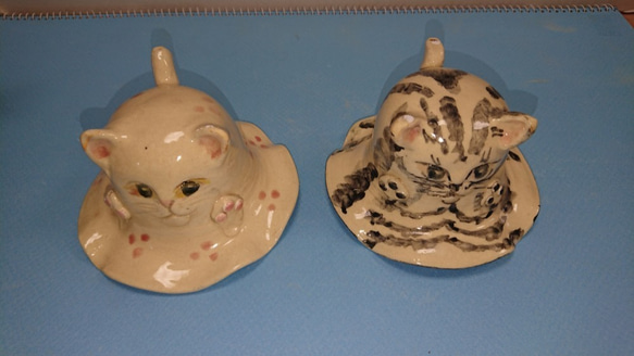 陶器の逆さ猫カップ小鉢 2枚目の画像