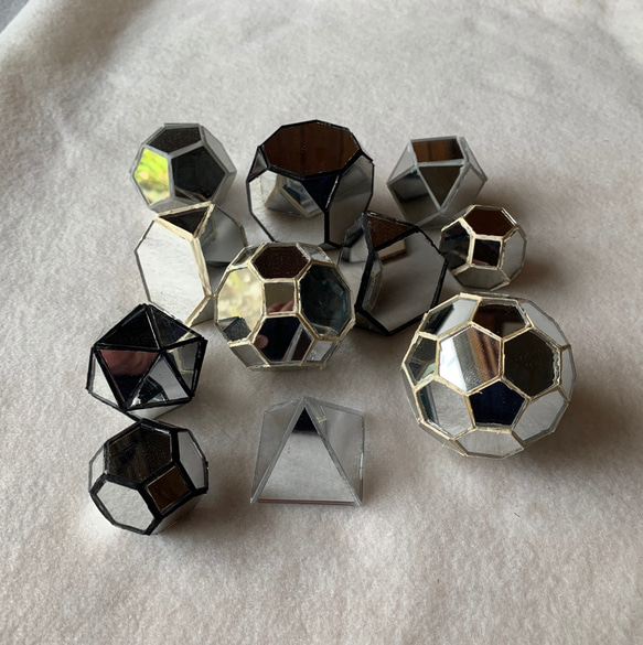 多面体ミラー万華鏡　ピラミッド多面体　内蔵LEDが非接触で光ります        Ω 人気・おすすめ｜売れ筋商品・話題商品におすすめ コスパ重視 安心配送 スピーディーにお届け