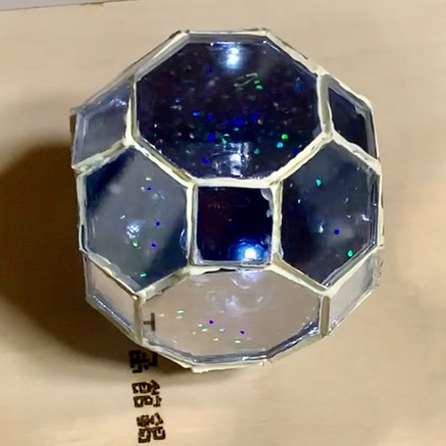 多面体ミラー万華鏡 大菱形立方八面体 内蔵LEDが非接触で光り