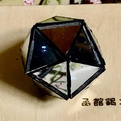 多面体ミラー万華鏡　正二十面体　内蔵LEDが非接触で光ります