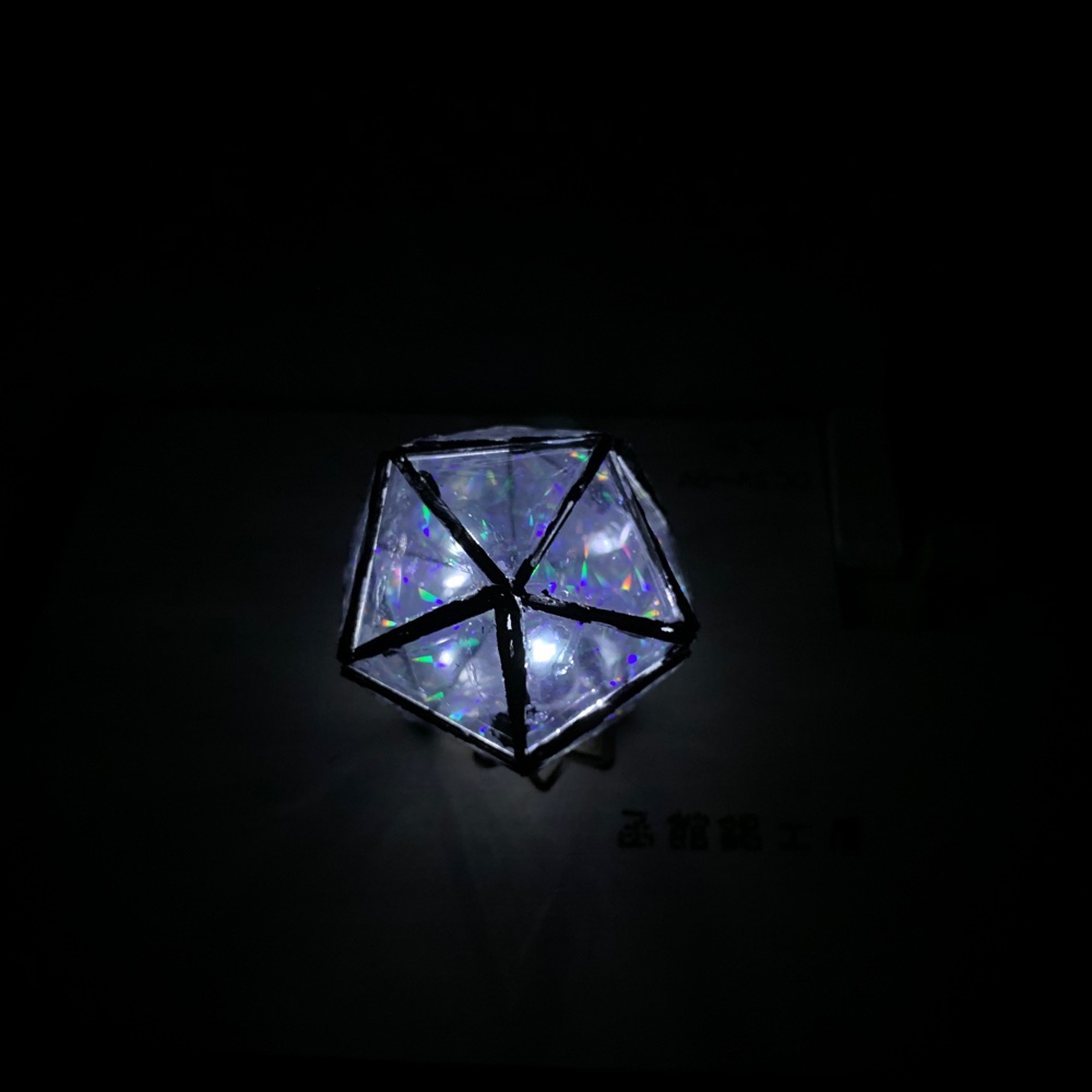 多面体ミラー万華鏡　正二十面体　内蔵LEDが非接触で光ります