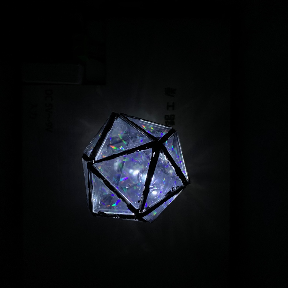 多面体ミラー万華鏡　正二十面体　内蔵LEDが非接触で光ります
