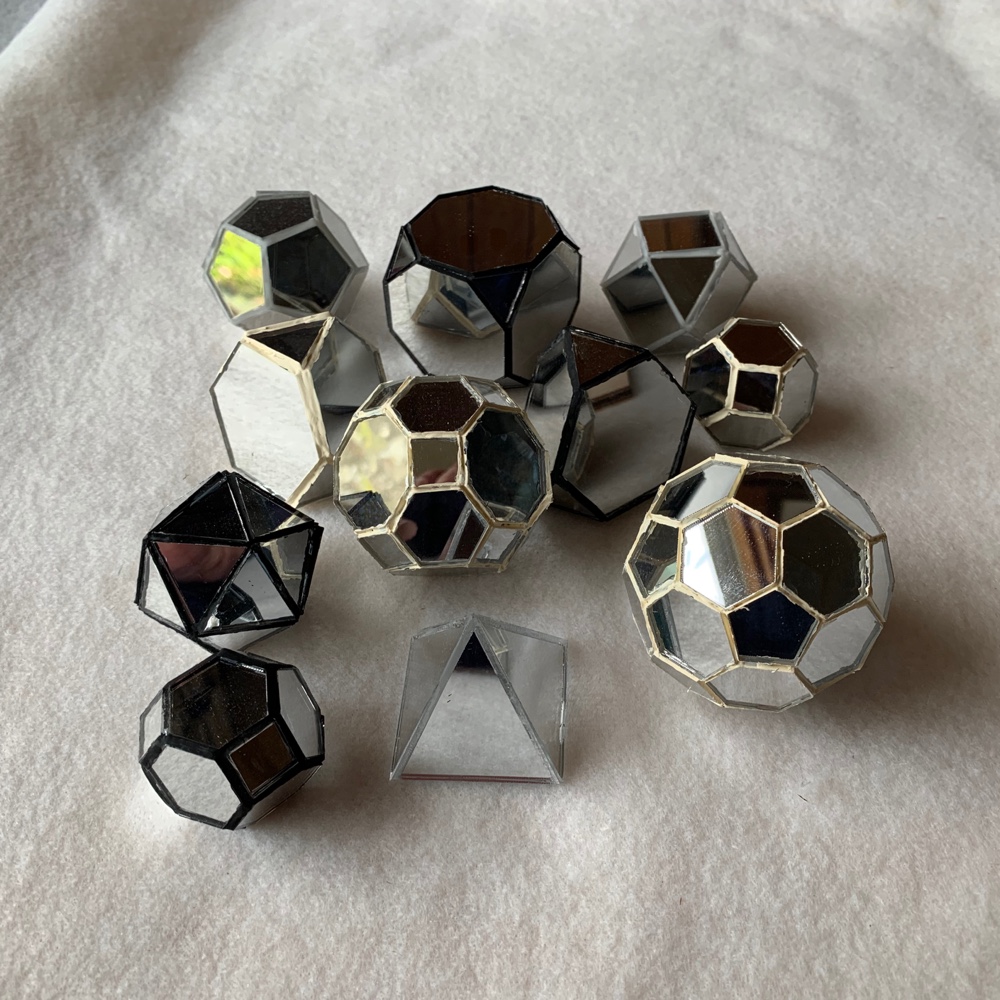 多面体ミラー万華鏡　正二十面体　内蔵LEDが非接触で光ります