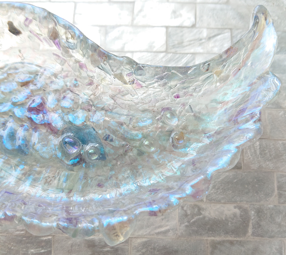 No.119  オーロラ色の天使の羽 トレイ 天然石(フローライト)使用   トレー 小物入れ 3枚目の画像