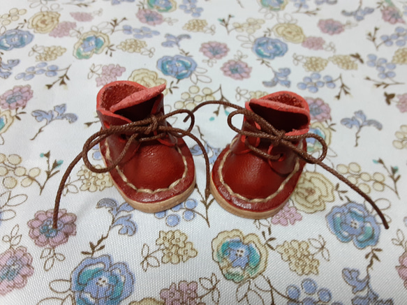 マドレーヌちゃん革靴、ドールシューズ、赤いヒモ靴 その他人形 kiki