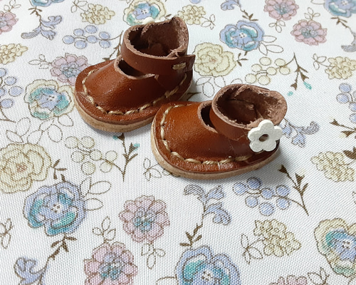 マドレーヌちゃん革靴、ドールシューズ、茶色ストラップシューズ