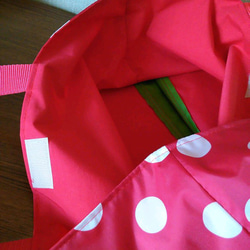 受注製作☆赤ドット・黄緑　防水布のバッグ☆プールバッグに、雨の日のおけいこに 4枚目の画像