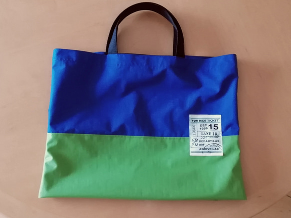 受注製作☆軽い！防水布のレッスンバッグ　青×黄緑　プールバッグに・雨の日のおけいこに 1枚目の画像