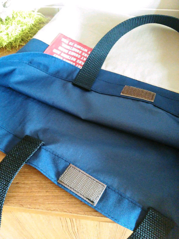 受注製作☆防水布のバッグ　紺×ベージュ☆プールバッグに・雨の日のおけいこに 3枚目の画像
