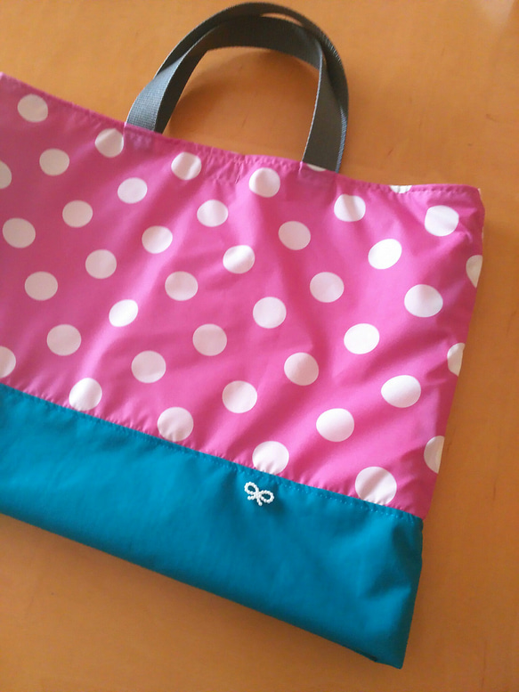 受注製作☆ピンク×白ドット・ターコイズ　防水布のバッグ☆プールバッグに、雨の日のおけいこに 2枚目の画像