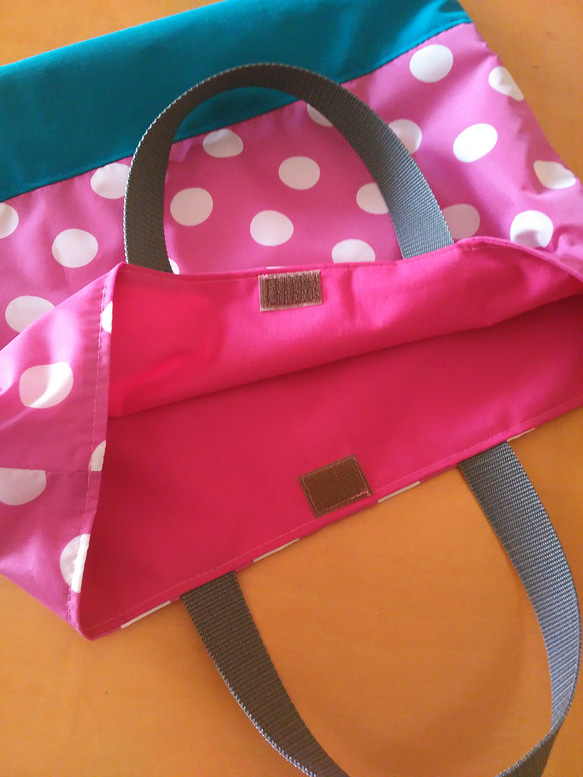 受注製作☆ピンク×白ドット・ターコイズ　防水布のバッグ☆プールバッグに、雨の日のおけいこに 4枚目の画像