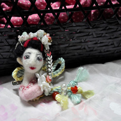 舞妓ガールブローチ【桜子～April〜】 1枚目の画像