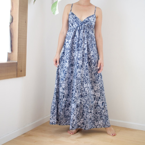 マキシ丈サマードレス ＜フローラルマキシドレス＞ ネイビー＆ブルー  