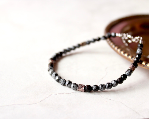 ⭐︎再販【ハイクオリティ アンデシン】光で変わる幻想的な彩り 天然石 ブレスレット 特選腕輪念珠 天然石ブレスレット 黒オニキス 桜彫り 7mm玉 | 滝田商店