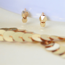 痛くないイヤリング/   2粒のゴールドが輝く小さなイヤリング　イヤークリップ　シンプル　小ぶり　かっこいい　普段使い 4枚目の画像