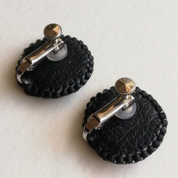 【ビーズ刺繍】マットなブラックスパンコールのイヤリング 3枚目の画像