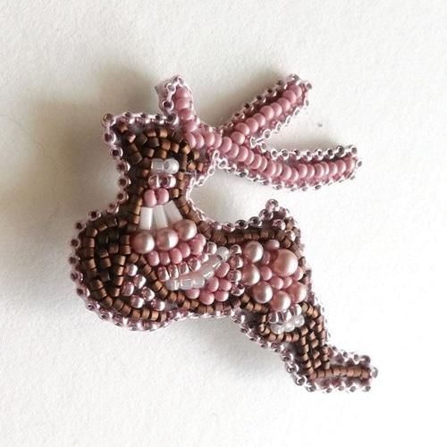 rui様コメント制♡ハンドメイド♡ファークリップ レジン ビーズ刺繍②ホワイト赤 ビーズ刺繍のクリオネ ※受注制作 - L ILY LAMB'S GALLERY | minne