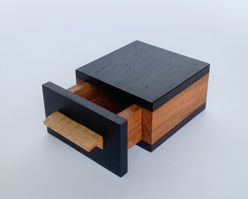 木製文箱 引き出し3個 黒と赤柄 木製文箱 引き出し3個 黒と赤柄