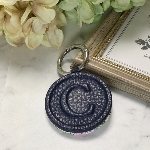 ♡レザー×リバティ イニシャルチャーム♡ キーホルダー イニシャルC  