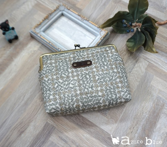 【受注製作】がま口通帳ケース リバティ Sleeping Rose ベージュ 1枚目の画像