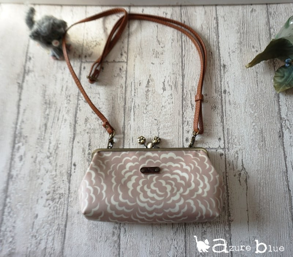 セール⋆がま口のお財布ショルダー　肉球＋リバティ Puff 1枚目の画像