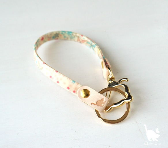 バッグキーホルダー リバティ Adelajda（アデラジャ）ピンクブルー 1枚目の画像