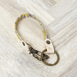 バッグキーホルダー リバティ Willoughby Mews ウィロビー・ミューズ　ダークイエロー 1枚目の画像