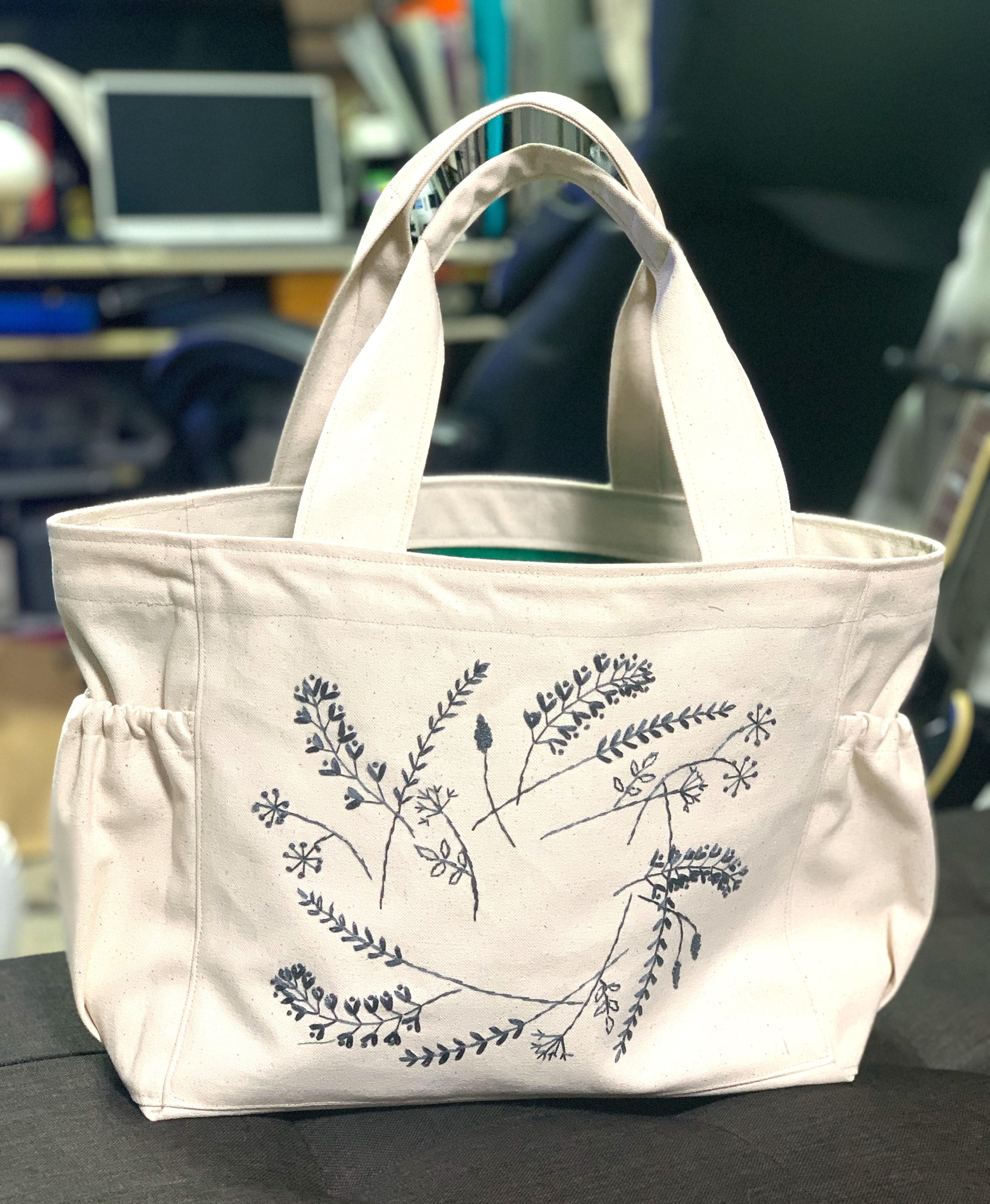 ワントーン刺繍のトートバック