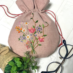 桃色の花刺繍の巾着 1枚目の画像