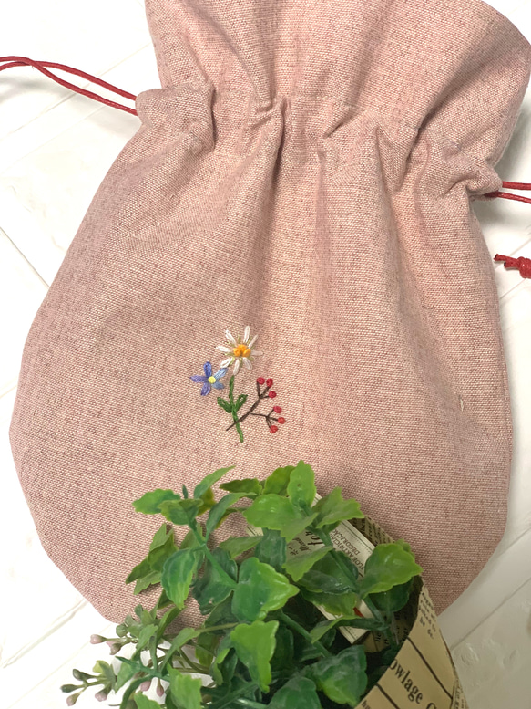 桃色の花刺繍の巾着 4枚目の画像