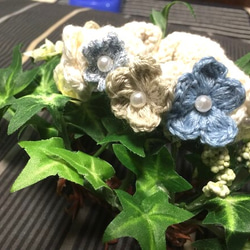 青い花のシュシュ 3枚目の画像
