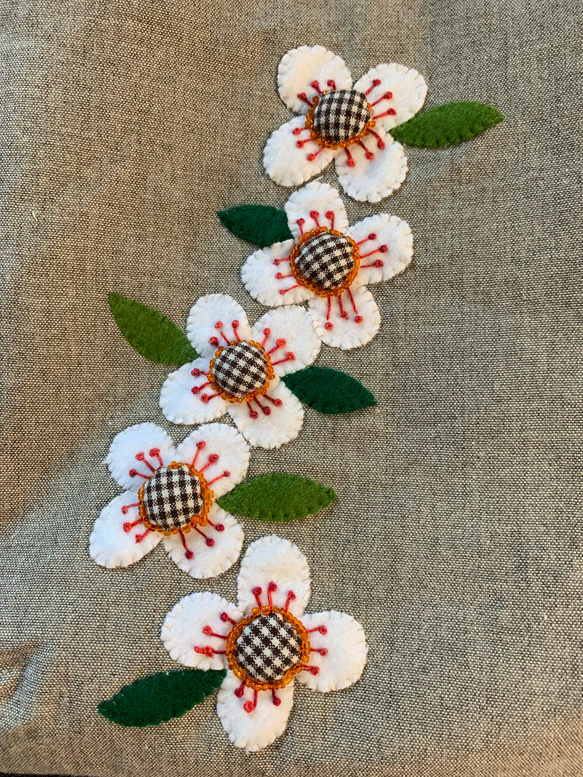 白い花のショルダーバッグ（マグネットホックタイプ） 7枚目の画像