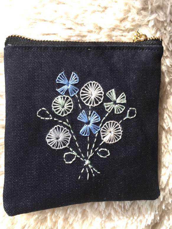 ちょこっとポーチ（花束手刺繍） 1枚目の画像