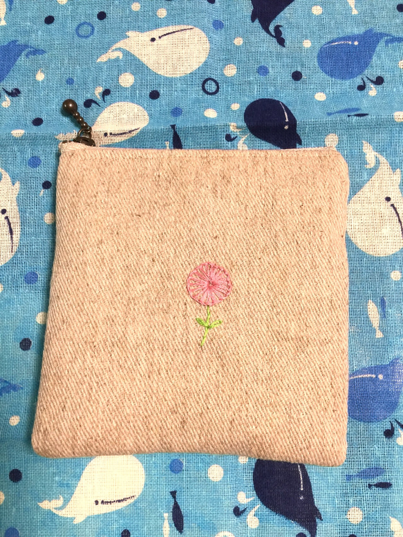 手刺繍のちょこっとポーチ 2枚目の画像