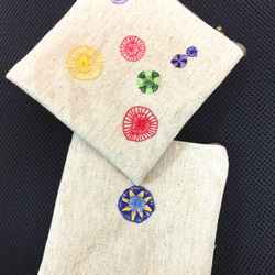 刺繍のぺったんこポーチ 1枚目の画像