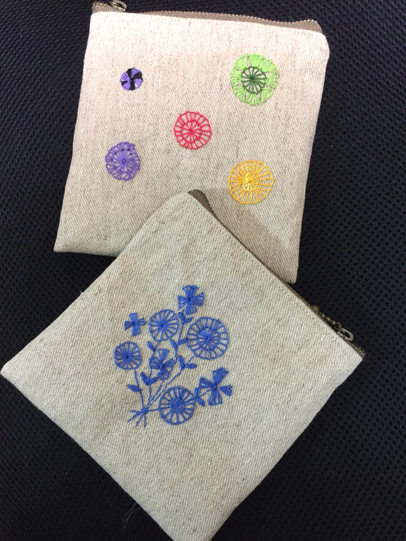 刺繍のぺったんこポーチ 2枚目の画像