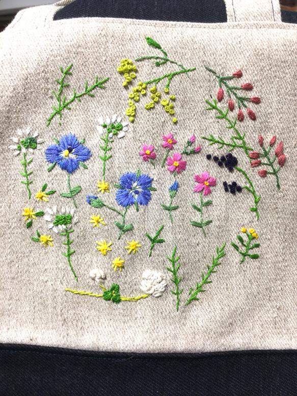 野の花刺繍のバケツトートバック 5枚目の画像