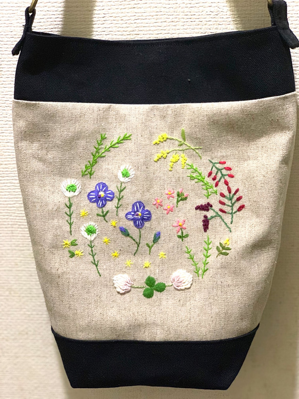 野の花刺繍のショルダーバック 3枚目の画像