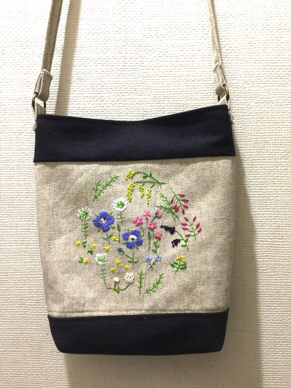 野の花刺繍のショルダーバック 7枚目の画像