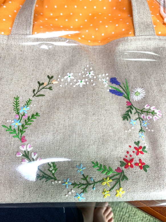 野の花刺繍の花飾り巾着トート 10枚目の画像