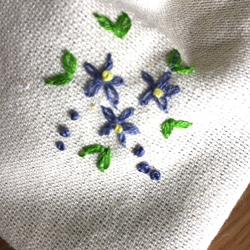 野の花刺繍の巾着袋 3枚目の画像