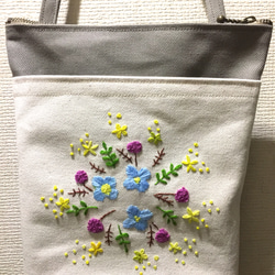 水色の花刺繍サコッシュ 2枚目の画像