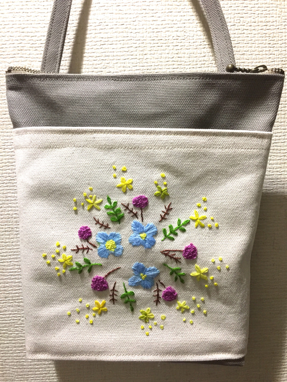 水色の花刺繍サコッシュ 2枚目の画像