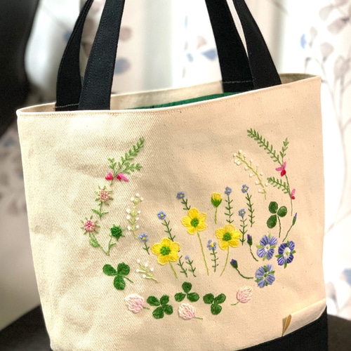 野の花刺繍のトートバック（クローバー） トートバッグ 桃屋