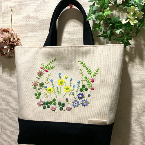 野の花刺繍のトートバック（クローバー） トートバッグ 桃屋