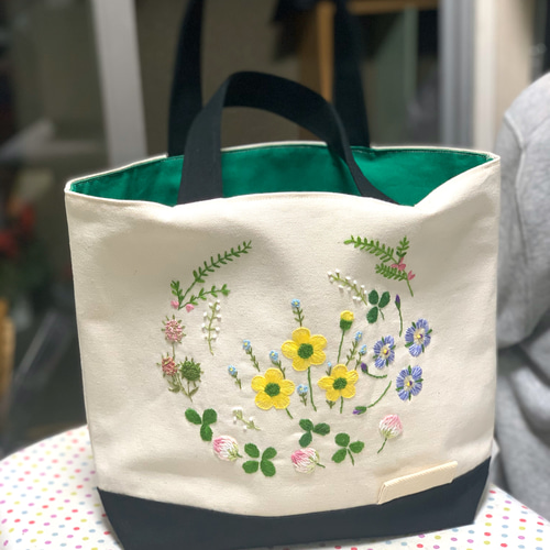 野の花刺繍のトートバック（クローバー） トートバッグ 桃屋ぴちこ