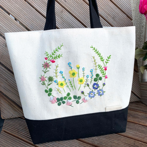 野の花刺繍のトートバック（クローバー） トートバッグ 桃屋